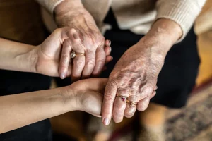 confiance entre auxiliaire de vie et senior
